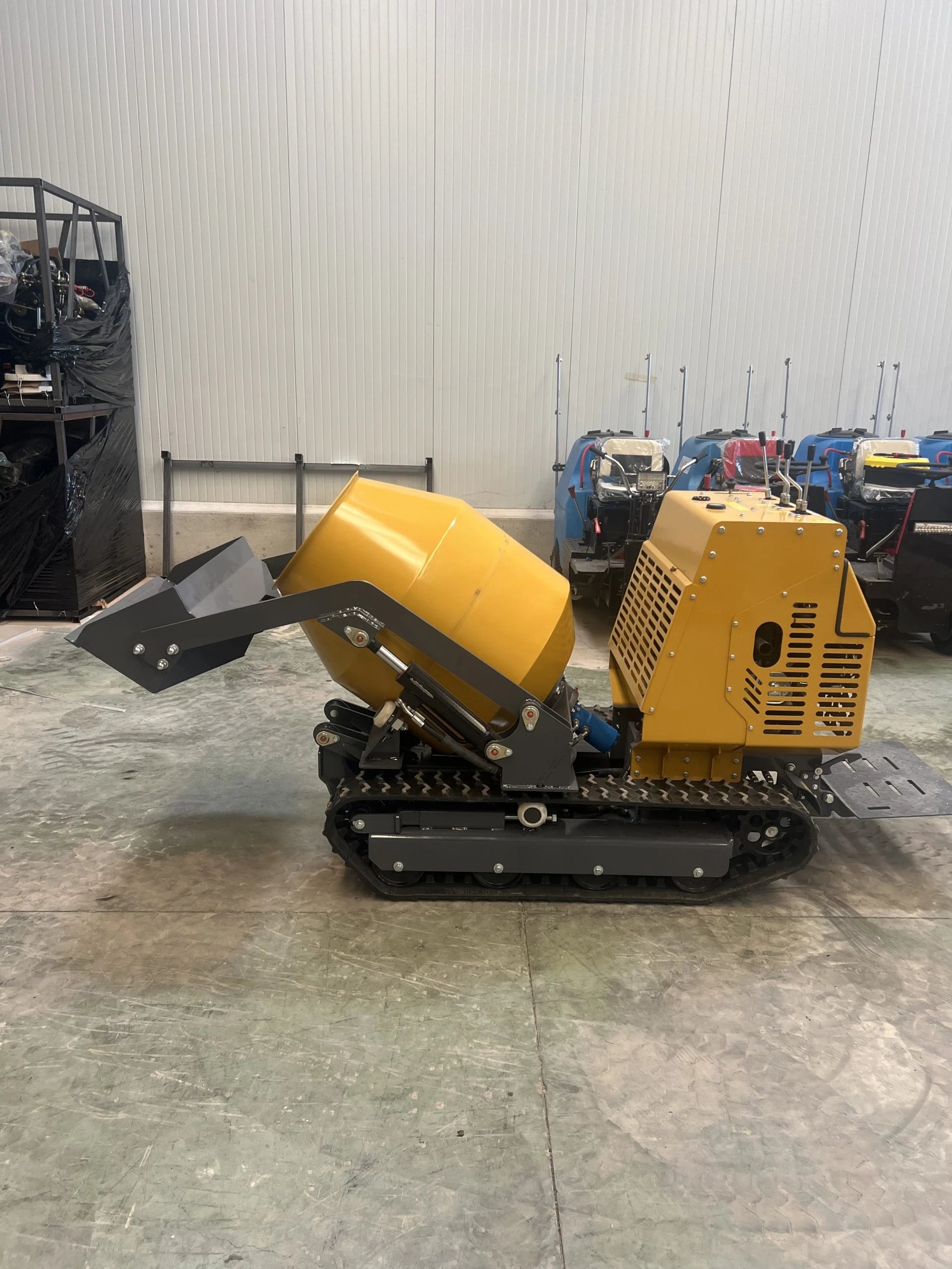 Mini betoniera cingolata 200 L per calcestruzzo in cantiere - immagine 9