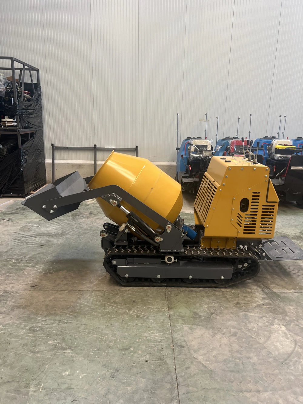 Mini betoniera cingolata 200 L per calcestruzzo in cantiere - immagine 9