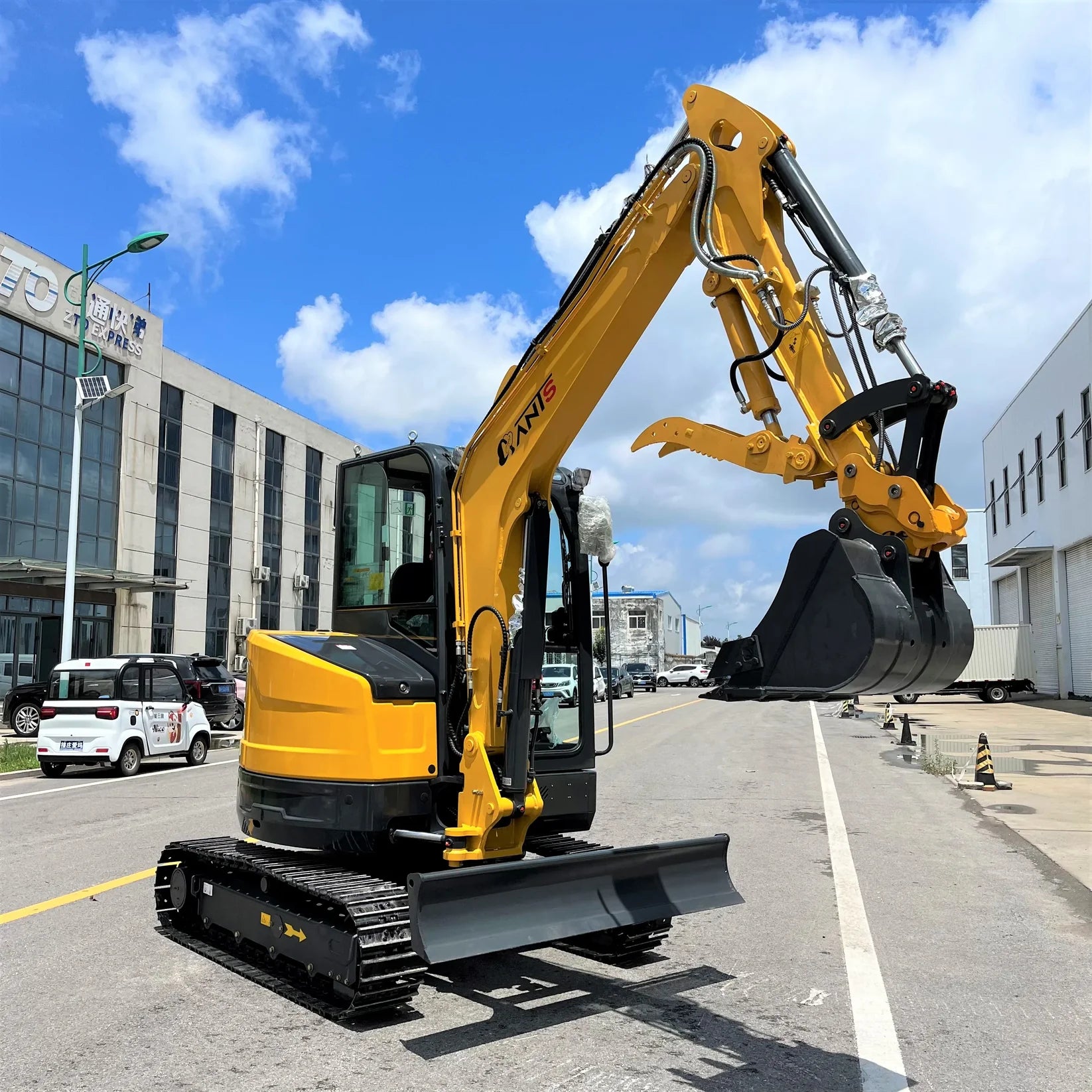 Mini escavatore Kubota 3,5 t per cantieri professionali - immagine 7