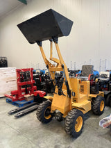 Mini pala articolata 750 kg per cantieri e aziende agricole